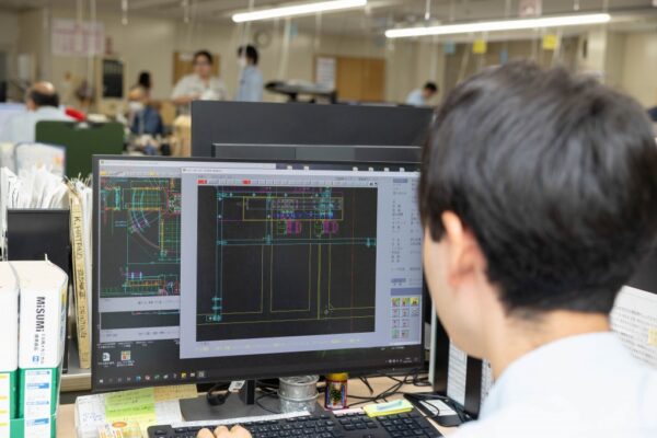 【機械設計】オンリーワンの機械を生み出す設計の仕事｜日本自働精機株式会社　採用サイト